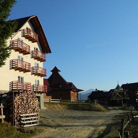 У Павла Hotel Yablunytsya Eksteriør billede