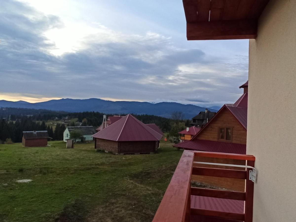 У Павла Hotel Yablunytsya Eksteriør billede