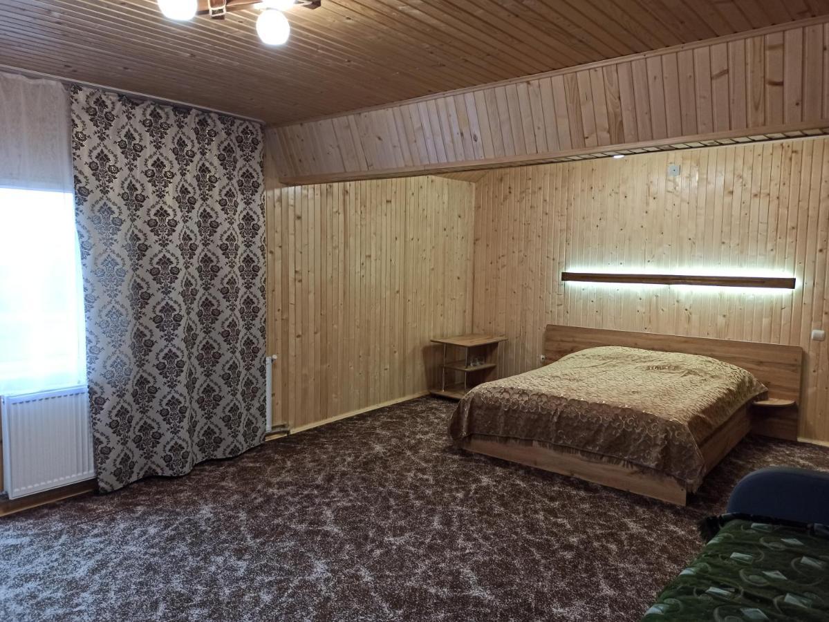 У Павла Hotel Yablunytsya Eksteriør billede